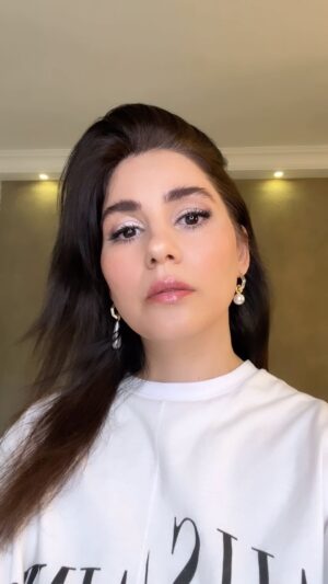 Zeynep Çamcı Instagram - Make-up @esmerayyildirim 💕ve En büyük fanım @ayhanbaykall :)📿📿📿