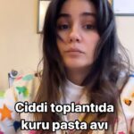 Zeynep Çamcı Instagram - Toplantılara kuru pasta için giren kim📿