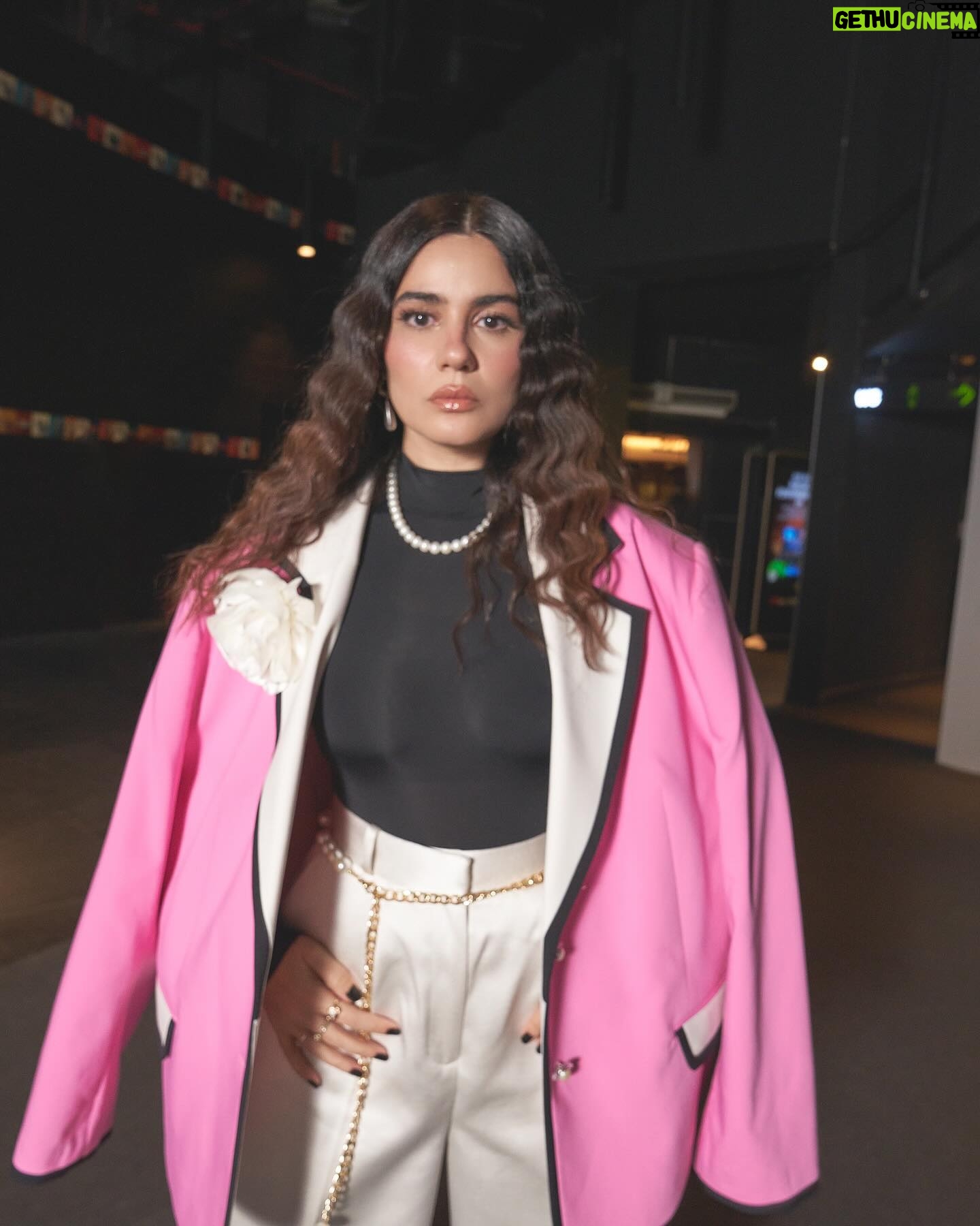 Zeynep Çamcı - 12.3K Likes - 📸: @nadirozkan 💙
Styling: @zeynepcamci :))🌹
Saç: @huseyinpolatofficial 💙
Makyaj: @selhan.c 💙
Ceket: @maxillaria.co 💕 @ilknursereff 💕
@abdullahbulutmanagement 💙