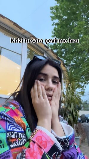 Zeynep Çamcı Instagram - Dünyanın en güzel videosu🎰📿