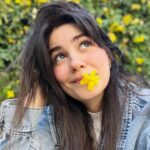 Zeynep Çamcı Instagram – Sarı çiçek🌼