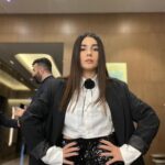 Zeynep Çamcı Instagram - Bi türlü tek başıma foto çekemediğim düğün hatırasi🌹📿