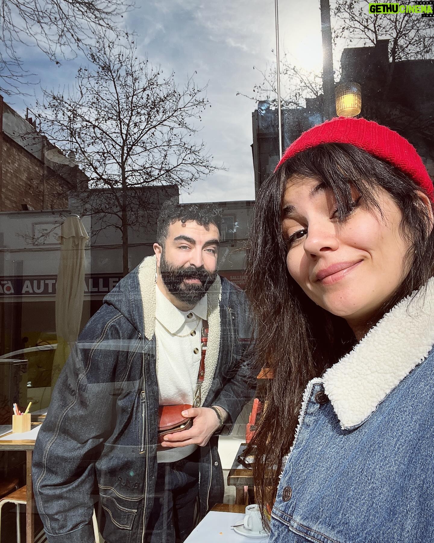 Zeynep Çamcı - 9.4K Likes -