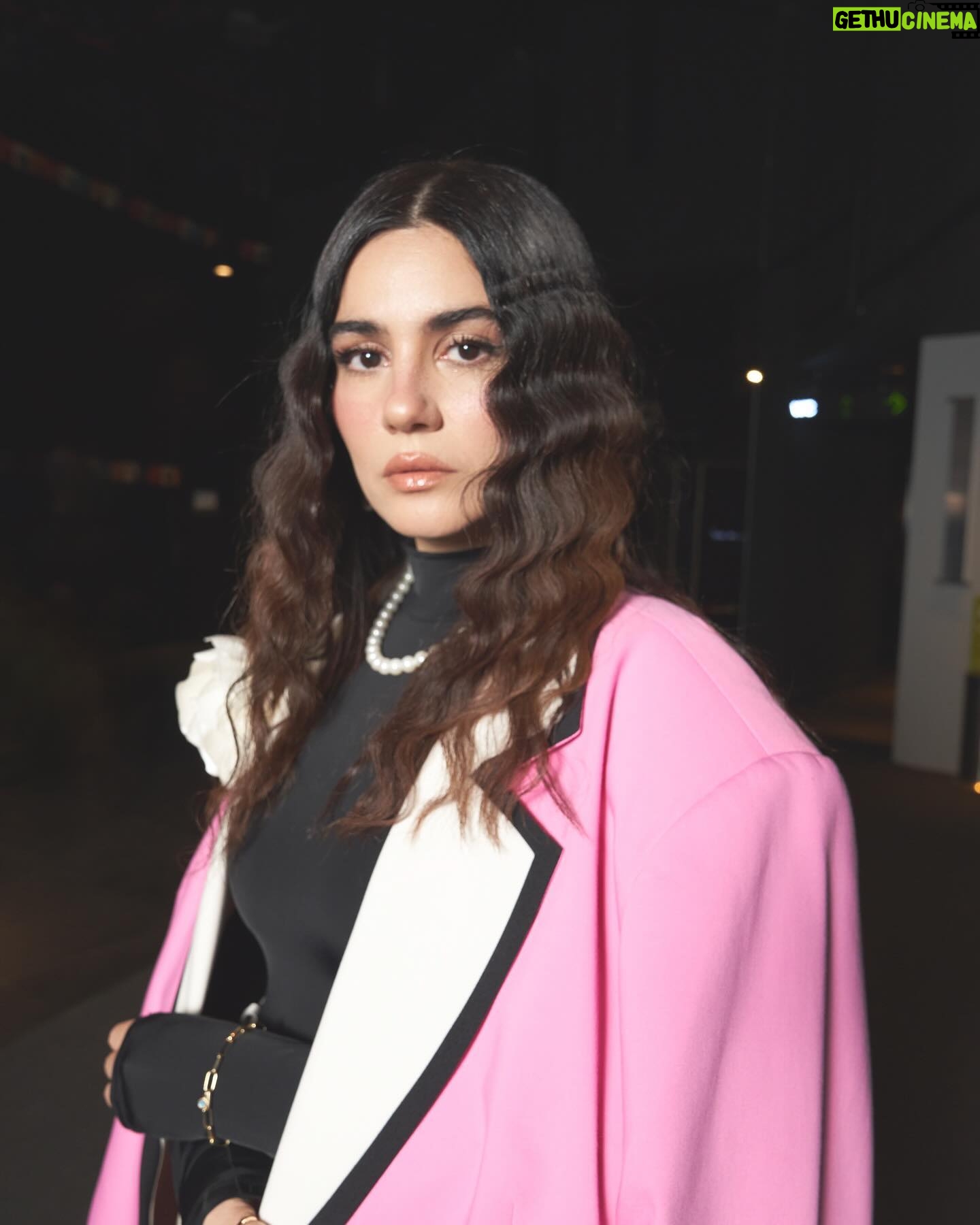 Zeynep Çamcı - 12.3K Likes - 📸: @nadirozkan 💙
Styling: @zeynepcamci :))🌹
Saç: @huseyinpolatofficial 💙
Makyaj: @selhan.c 💙
Ceket: @maxillaria.co 💕 @ilknursereff 💕
@abdullahbulutmanagement 💙