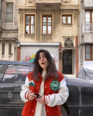 Zeynep Çamcı Instagram - ♥️🌹☀️