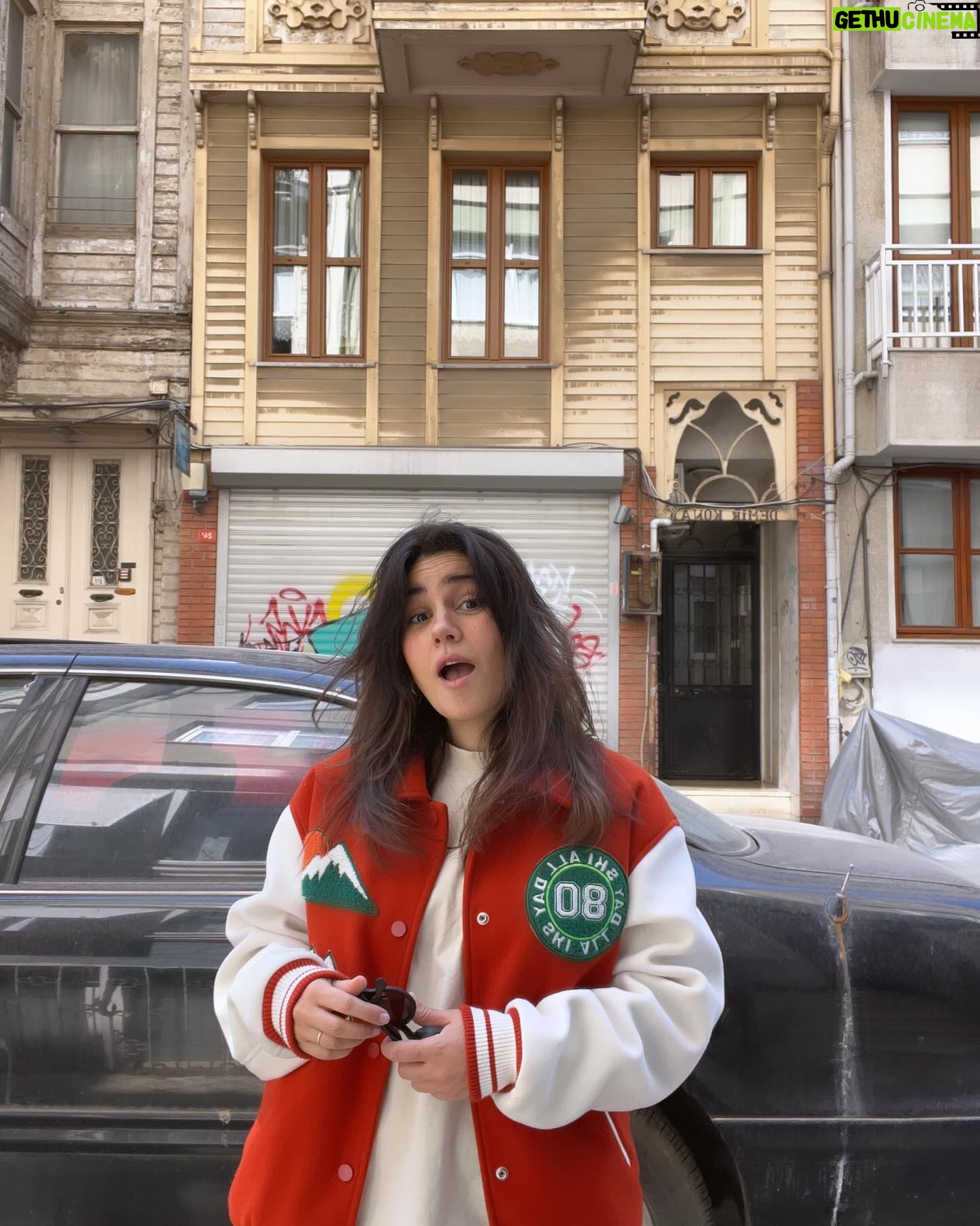 Zeynep Çamcı - 15.2K Likes - ♥️🌹☀️