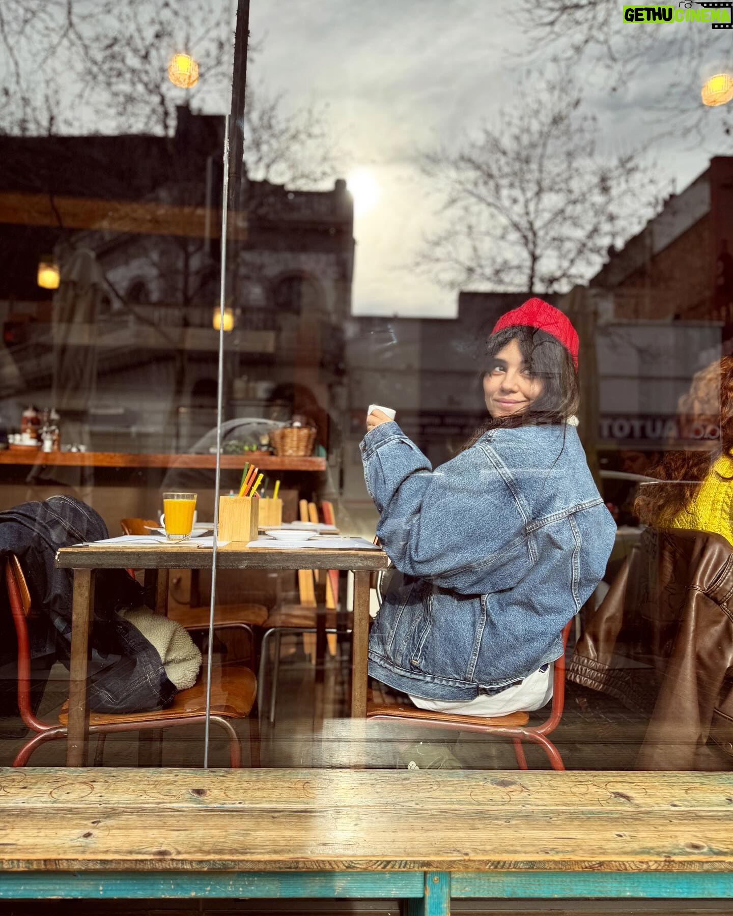 Zeynep Çamcı - 9.4K Likes -