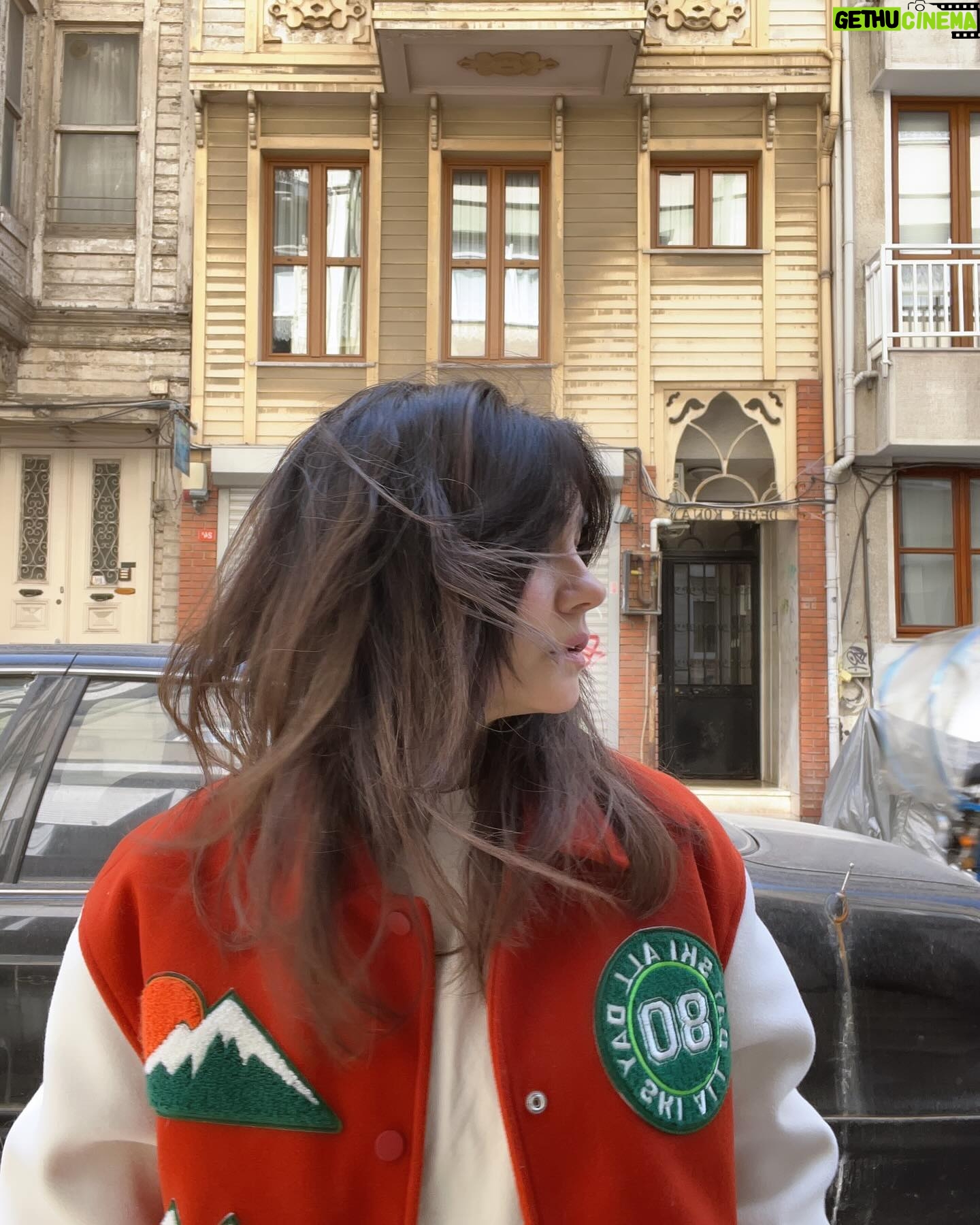 Zeynep Çamcı - 15.2K Likes - ♥️🌹☀️