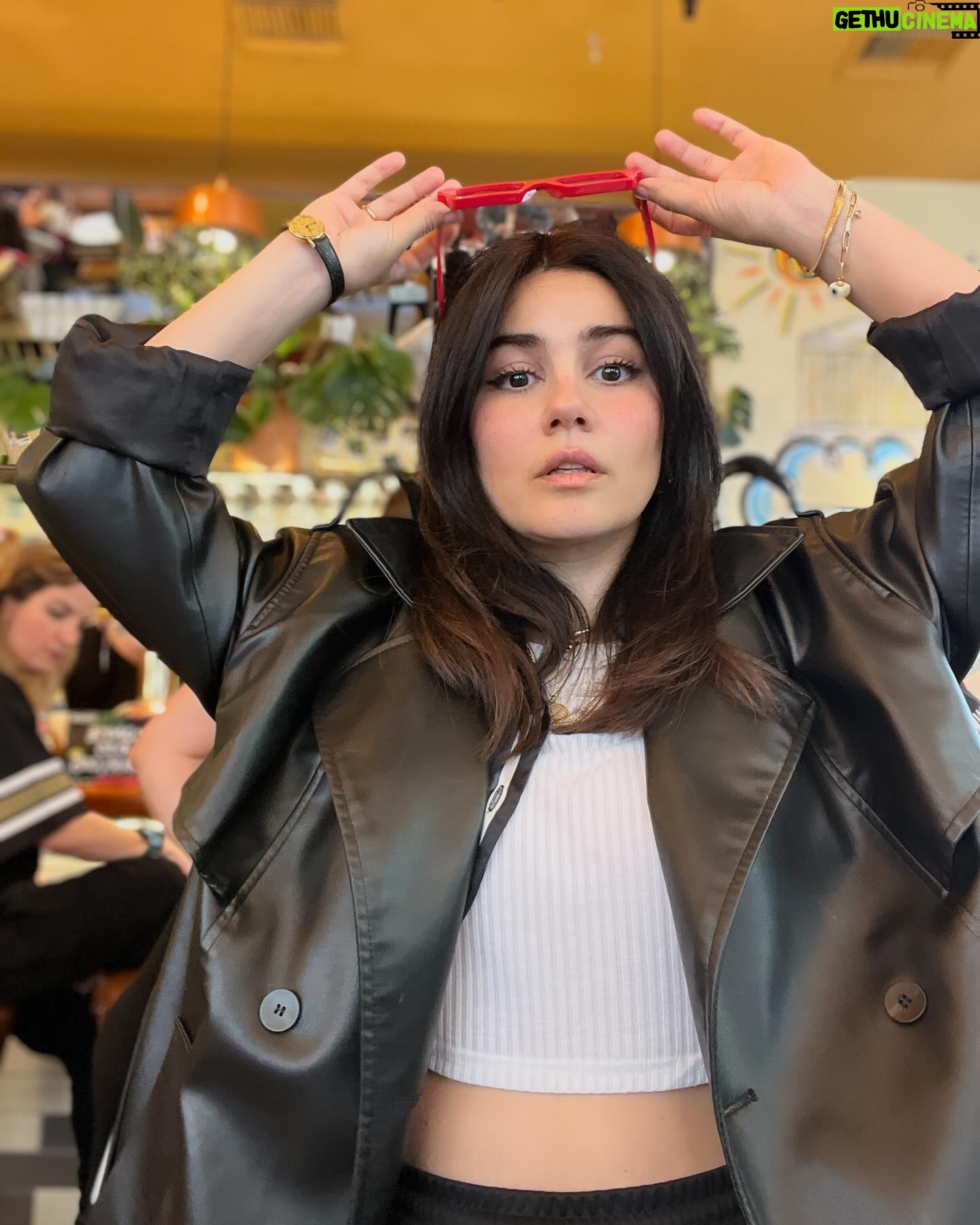 Zeynep Çamcı - 10.3K Likes - ♥️☕️