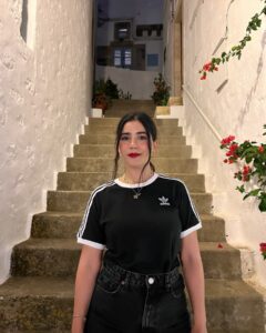 Zeynep Çamcı Instagram - Begonvil seviyom♥️galeride buldum fotoyu💙