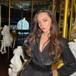 Zeynep Tuğçe Bayat Instagram - Life lately 🖤 Güzel şeyler her daim yanında olan dostlarla güzel ✨@hurdizitabii 1 Aralık’tan itibaren tüm bölümleriyle @tabii ’de! #dress @a46tuvanam @tuvana_buyukcinar #hair @atakangelisli #makeup @ezgihalilbeyoglu #jewels @swarovski #merci @ph7entertainment @beyza_eraydin @burcubulutcan #reklam