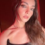 Zeynep Tuğçe Bayat Instagram - Sorumluluklarımdan kaçıyorum 😝 Dün bize harika bir gece yaşatan @samdanplus ve @sofradergi sine, birbirinden güzel tasarımlarıyla bize görsel şölen sunan @cihannacar a çok teşekkürler 🤍 Elbisem tabii ki Cihan’ın imzasını taşıyor. Davetlerdeki vazgeçilmez kavalyem @burcubulutcan 😹Ayrıca @cemtalu yu görürsem hiç bırakmam, o da beni kırmaz çeker hemen, canım arkadaşım 🫠 Ve tabii ki Cumhuriyetimizin 100. yılı bir kez daha ve binlerce defa daha kutlu olsun ♥️🇹🇷 Emeği geçen herkesin eline sağlık!