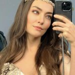 Zeynep Tuğçe Bayat Instagram - Benim küçük narin kulaklarım neler duyuyor ne demek sezon finali 🥹 @blutv @prensdizi @mgx.film @arifgokdeniz @bongomy @kcozdogan @musvikguluzade @denizzsas @ipoavci @besteabur ve tüm oyuncu ve yaratıcı ekibimiz sizi çok seviyorum 🤍 İşte beklediğiniz #prens #dump 🫠