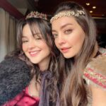 Zeynep Tuğçe Bayat Instagram - Benim küçük narin kulaklarım neler duyuyor ne demek sezon finali 🥹 @blutv @prensdizi @mgx.film @arifgokdeniz @bongomy @kcozdogan @musvikguluzade @denizzsas @ipoavci @besteabur ve tüm oyuncu ve yaratıcı ekibimiz sizi çok seviyorum 🤍 İşte beklediğiniz #prens #dump 🫠
