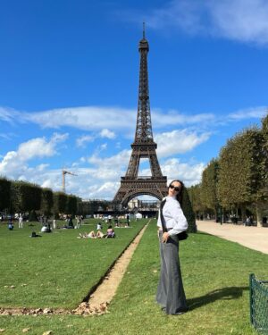 Zeynep Tuğçe Bayat Instagram - Benimle eylül Paris’i 🤍