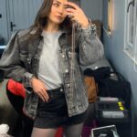 Zeynep Tuğçe Bayat Instagram - Benim küçük narin kulaklarım neler duyuyor ne demek sezon finali 🥹 @blutv @prensdizi @mgx.film @arifgokdeniz @bongomy @kcozdogan @musvikguluzade @denizzsas @ipoavci @besteabur ve tüm oyuncu ve yaratıcı ekibimiz sizi çok seviyorum 🤍 İşte beklediğiniz #prens #dump 🫠