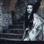 Zeynep Tuğçe Bayat Instagram - Benim küçük narin kulaklarım neler duyuyor ne demek sezon finali 🥹 @blutv @prensdizi @mgx.film @arifgokdeniz @bongomy @kcozdogan @musvikguluzade @denizzsas @ipoavci @besteabur ve tüm oyuncu ve yaratıcı ekibimiz sizi çok seviyorum 🤍 İşte beklediğiniz #prens #dump 🫠