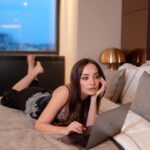 Zeynep Tuğçe Bayat Instagram - ☕️🛌💻🫠 #photogram @ugurtalay_ #reklam