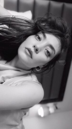 Zeynep Tuğçe Bayat Instagram - Röportaj @timurcanersoy
Video @tanerkan1 
Moda Editörü @karablutmelike
Saç @volkanbayarr
Makyaj @sherry.naserii
Video Asistanı @yasincelikl 
Moda Editörü Asistanı @itsezden
Prodüksiyon Asistanı @ygtinl
Mekan @theartisanistanbul
Teşekkürler
@ph7entertainment @ipekbocug @oberon.comm

#KUNPeople#May#Issue#Zeynep#Tuğçe#Bayat#Prens#Caren#Kimler#Geldi#Kimler#Geçti#Beliz#BluTv#Netflix#Ay#Yapım#Lifestyle#Magazine