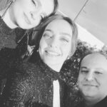 Zeynep Tuğçe Bayat Instagram – Kimler Geldiiii Kimler Geçtiiiii 🫠

Çok güzel bir ekiple çok güzel bir yazı bitirdik. Fotoğraflara sığmayacak kadar kalabalığız🤍