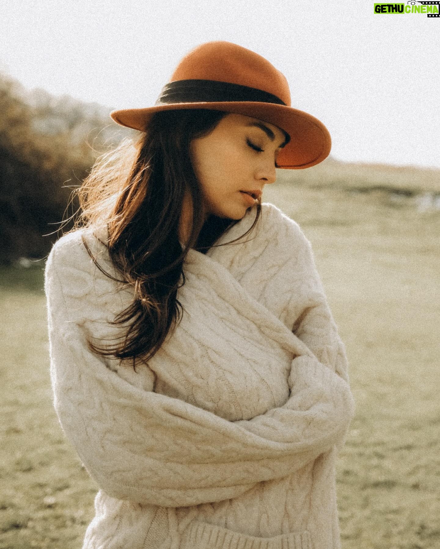 Zeynep Tuğçe Bayat Instagram - İşimin en keyifli kısmı böyle güzel arkadaşlarım ile çalışmak 😍 @zeyneptugcebayat 🌙🌸 #cappadocia #fashion #winter #cappadociaphotographers #vogue #fashionstyle #styling #colors #magazine #lovethis #movie #istanbul #runway #acrtess