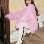 Zeynep Tuğçe Bayat Instagram - Lolita 🌸🫠 @alemdergisi Genel Yayın Yönetmeni: @gozdeyorukogluersu Röportaj: @ceylanyeniacun Fotoğraflar: @cihanalpgiray Styling: @mina.tanay , @sburcucam / @816styling Saç: @mutluahmet.sinan Makyaj: @gamzeteq Prodüksiyon: @filizserefk Video: @oznurozturrk Makyaj asistanı: @blackbeggy Fotoğraf asistanı: kubra_ekm_ PR: @burcubulutcan Menajerlik ajansı: @ph7entertainment Mekan: @crontonhotel