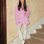 Zeynep Tuğçe Bayat Instagram - Lolita 🌸🫠 @alemdergisi Genel Yayın Yönetmeni: @gozdeyorukogluersu Röportaj: @ceylanyeniacun Fotoğraflar: @cihanalpgiray Styling: @mina.tanay , @sburcucam / @816styling Saç: @mutluahmet.sinan Makyaj: @gamzeteq Prodüksiyon: @filizserefk Video: @oznurozturrk Makyaj asistanı: @blackbeggy Fotoğraf asistanı: kubra_ekm_ PR: @burcubulutcan Menajerlik ajansı: @ph7entertainment Mekan: @crontonhotel