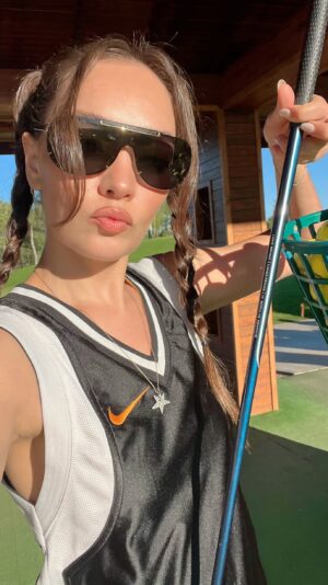 Zeynep Tuğçe Bayat Instagram - Yeni hobi yükleniyor 🫠⛳️ 

#video  @canselelcin 

#reklam