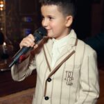 Zhasmin Instagram - Уже целых 8 лет назад в жизни нашей семьи появилось маленькое чудо - наш Мирон @mironshor ☺️ Ты растешь настоящим мужчиной: сильным, ответственным, трудолюбивым, спортивным и невероятно обаятельным 🥰 Давно в прошлом остался твой рев на весь дом «хочу конфетууууу», «хочу машинкиии, МНОГОООО» и драки с Маргаритой, кто будет сидеть у меня на ручках 🙈 Ты растешь, учишься, познаешь мир и находишь в нем много интересного для себя: школа, английский, шахматы, борьба, гитара, теннис, плавание, рисование… Ты во всем хочешь быть наравне со взрослыми, и это здорово, что ты ничего не боишься, даже выйти спеть перед шеститысячным Кремлем. У тебя уже есть глобальная цель в жизни, кем ты станешь, когда вырастешь, смело иди к ней, а мама и папа и брат с сестренкой всегда будут рядом 🫶