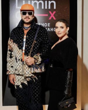 Zhasmin Instagram - Дорогой мой друг Филипп @fkirkorov , с днем рождения! 🥳🎂 

С годами начинаешь особенно ценить настоящих друзей, кто верно и честно находится рядом многие годы, да что там годы - мы с тобой рядом и в самые счастливые, и в ненастные времена уже больше половины жизни! 

Желаю тебе сохранить на долгие годы твою удивительную способность превращать все вокруг в яркий праздник, твой задор, жажду жизни, твой талант и креатив! Пусть крепким будет здоровье папы Бедроса, а детки каждый день радуют новыми успехами! И, конечно, пусть с каждым годом только множится армия почитателей твоего таланта!