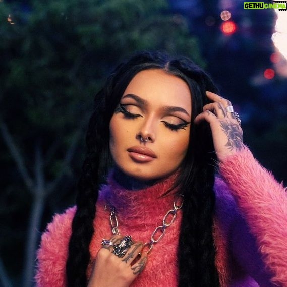 Zhavia Ward Instagram - dreamers crusade 🫀☔️🌙. 📷 by @eric.klx