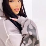 Zhavia Ward Instagram - @FashionNova 👽👽👽💜💜💜 it’s giving comfy 💅🏼
