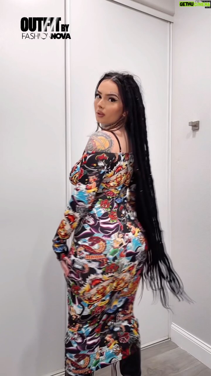 Zhavia - 51.4K Likes - @FashionNova 💅🏼☔️❤️🖤❤️
