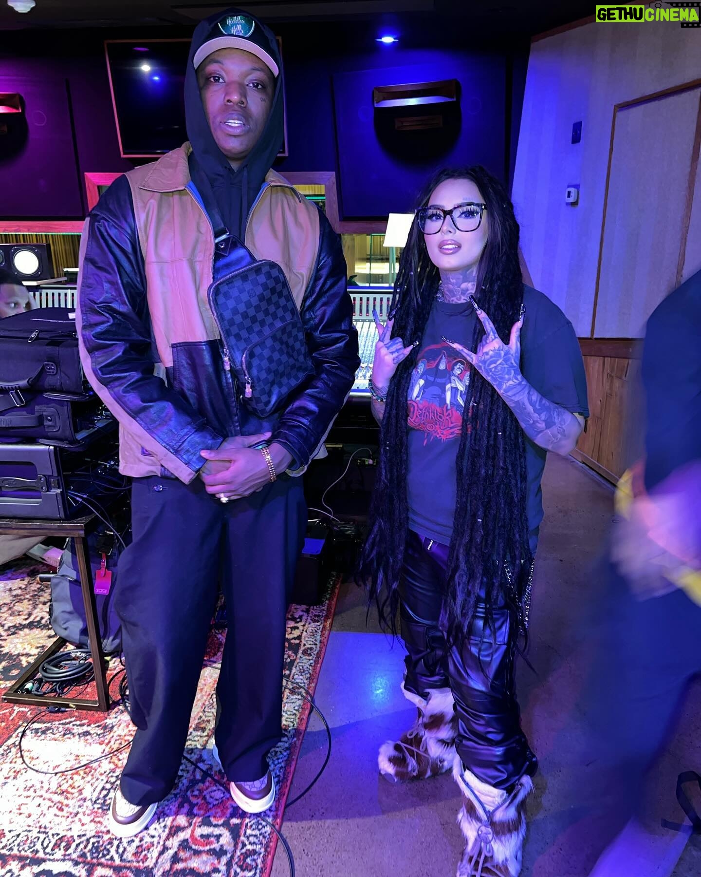 Zhavia - 33.6K Likes - @bleuvandross let’s go 🗣️💿⚡️got in the stu made some bops 🤘🏼