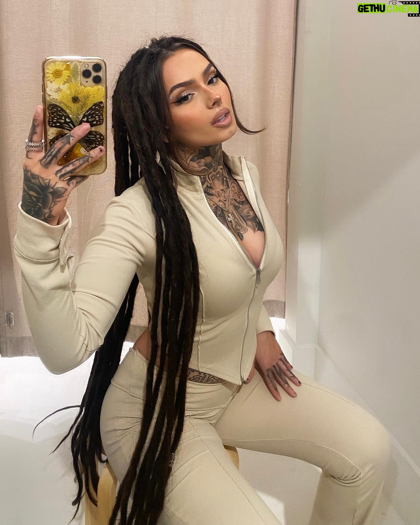 Zhavia Ward Instagram - @fashionnova 💌🎁all I want for Christmas is you ❤️❤️❤️