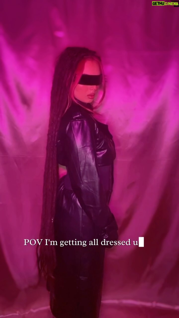 Zhavia Ward Instagram - 🩷Go to @FashionNova NOW and Shop The BIGGEST SALE OF THE YEAR 😱 Take 💸50%-85%💸 OFF EVERYTHING !! 🩷
