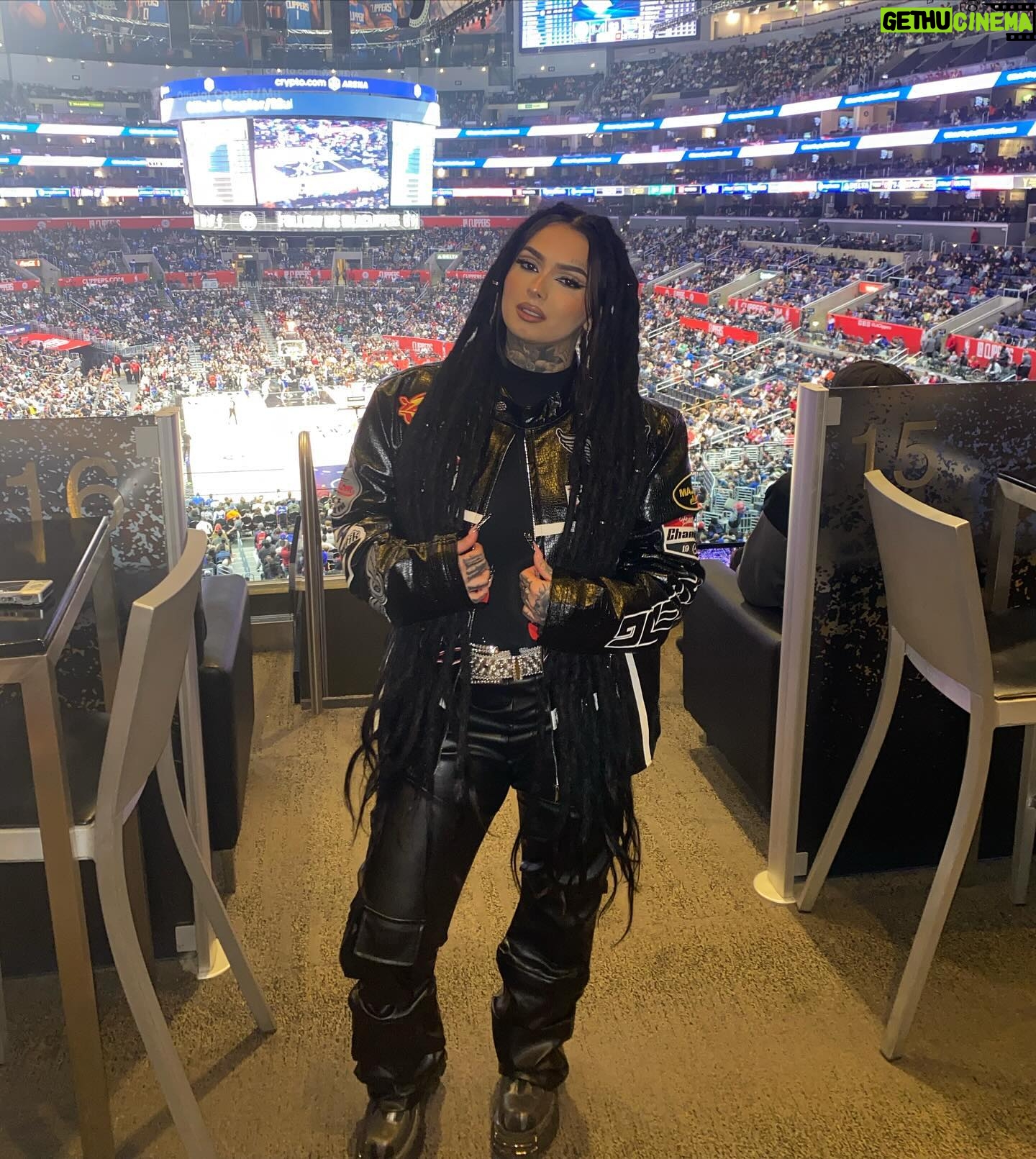 Zhavia Ward Instagram - The year I choose me > all that other bullshit❕🗣️🐐🪽🖤🖤🖤 LETS GO 2024 💽⭐️⭐️⭐️⭐️