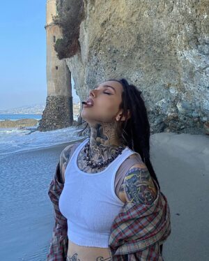 Zhavia Instagram - Hope you enjoyed my verse on Heart In 2💔 working on some dope music ⭐️💨