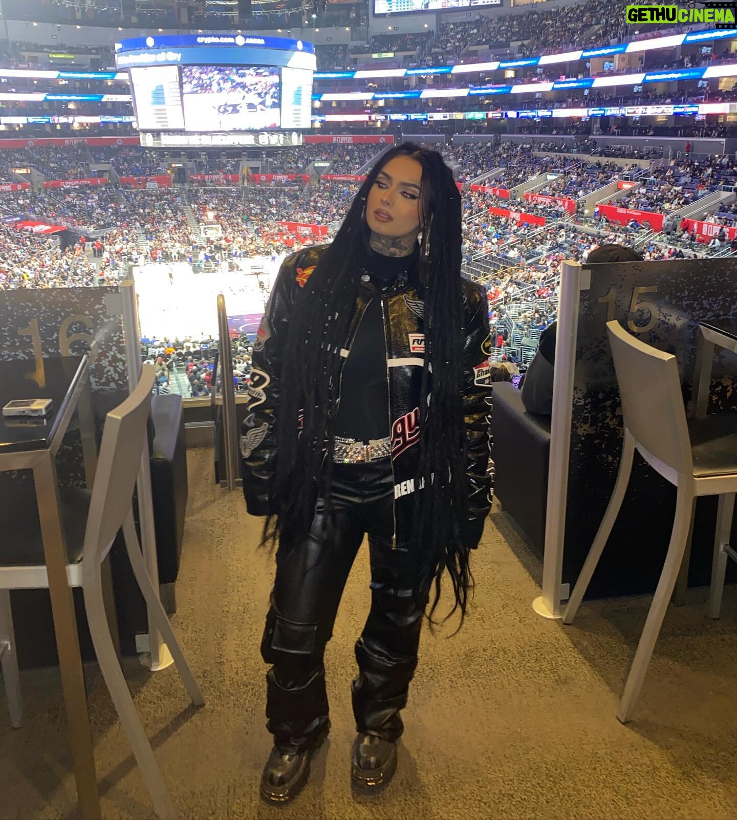 Zhavia Ward Instagram - The year I choose me > all that other bullshit❕🗣️🐐🪽🖤🖤🖤 LETS GO 2024 💽⭐️⭐️⭐️⭐️