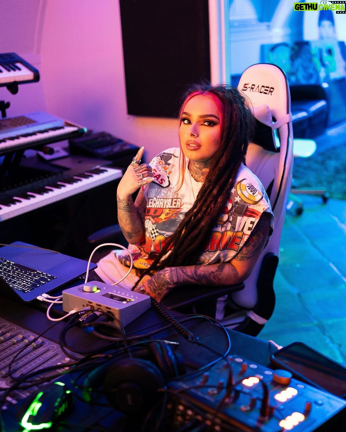 Zhavia Ward Instagram - We working π€πΌππβοΈπ«’πππππ