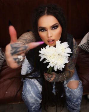 Zhavia Instagram - 🎞️🎞️🎞️custom fit I made for my show 🎤🩷🩷🩷⭐️🌸 show  Photos shot by  @meganyourfavorite and @archivalgrams