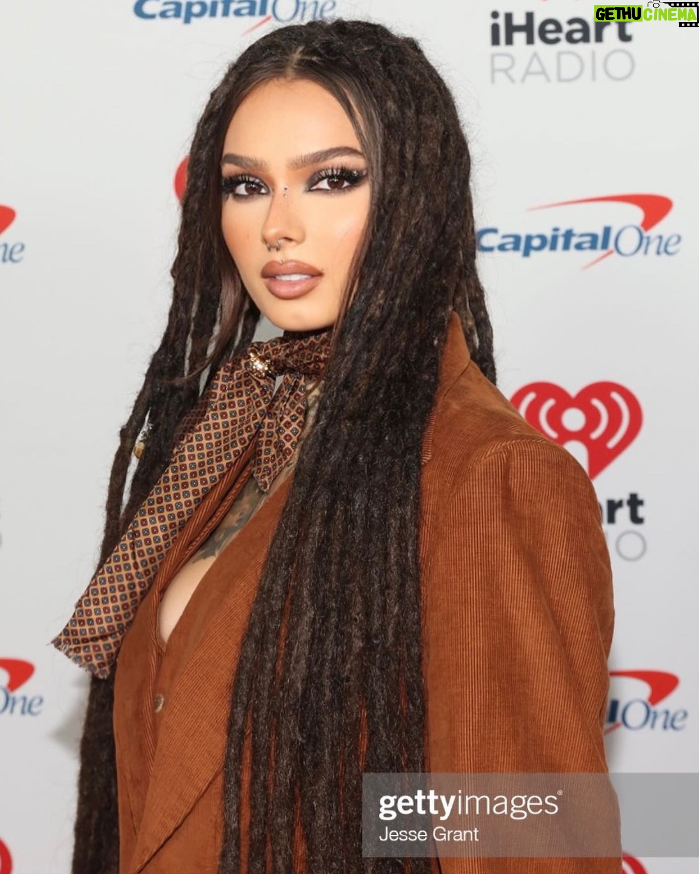 Zhavia Ward Instagram - No stylist ⭐️🥂❤️🪩@iheartradio @meshellstudio #iHeartJingleBall #KIISJingleBall