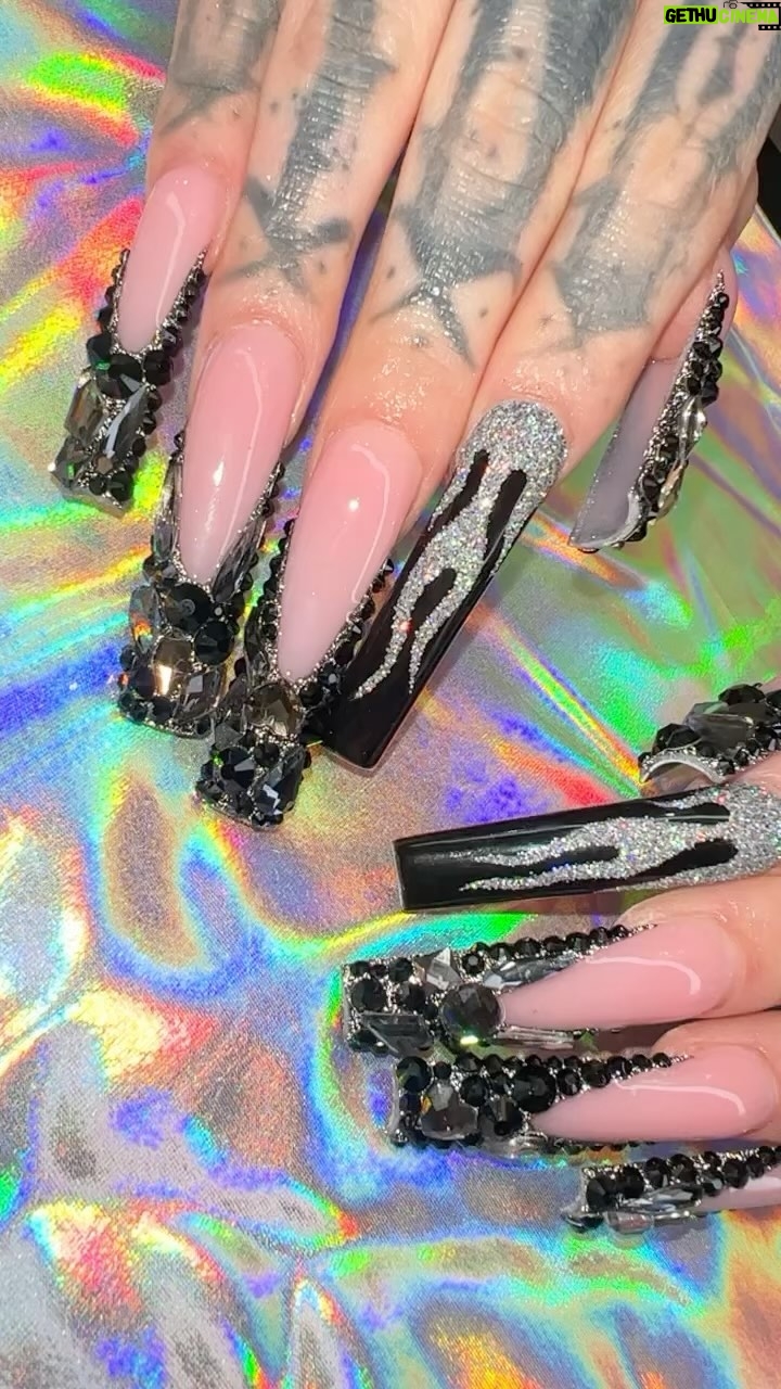 Zhavia Ward Instagram - @clarissas_claws OBSESSED ππ€π
πΌπ₯π₯ special nails for my performance last night π₯°π₯°π₯°