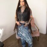 Zhavia Ward Instagram - 🎞️🎞️🎞️custom fit I made for my show 🎤🩷🩷🩷⭐️🌸 show Photos shot by @meganyourfavorite and @archivalgrams