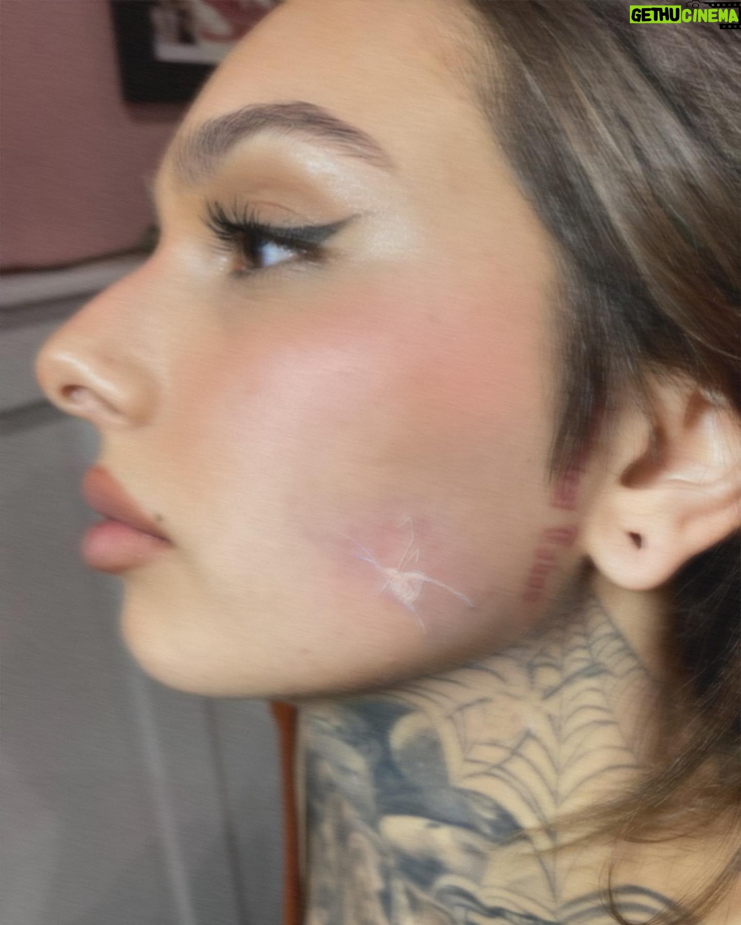 Zhavia Ward Instagram - Oh no I got another face tattoo 😱swipe >