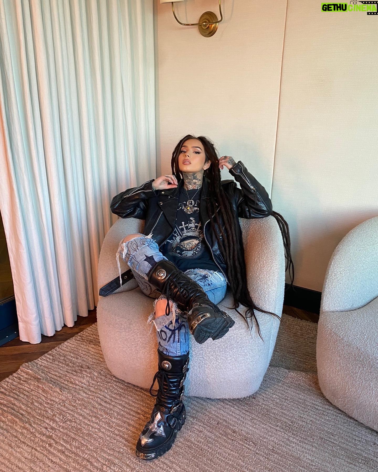 Zhavia Ward Instagram - Oh no I got another face tattoo 😱swipe >