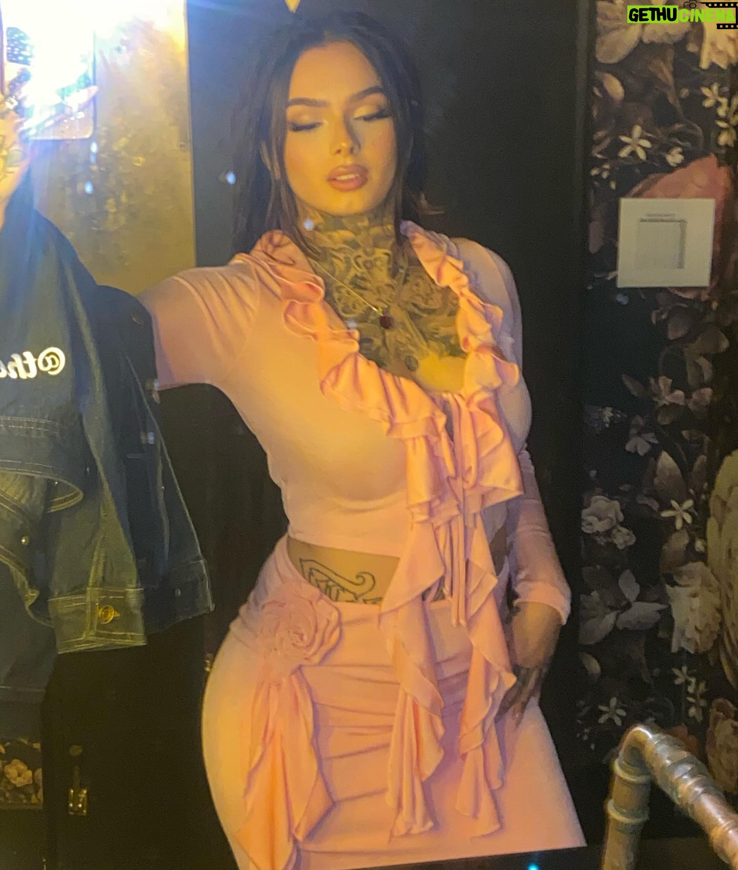 Zhavia Ward Instagram - @FashionNova 🎀 Happy Valentines Day💗🩰🧁