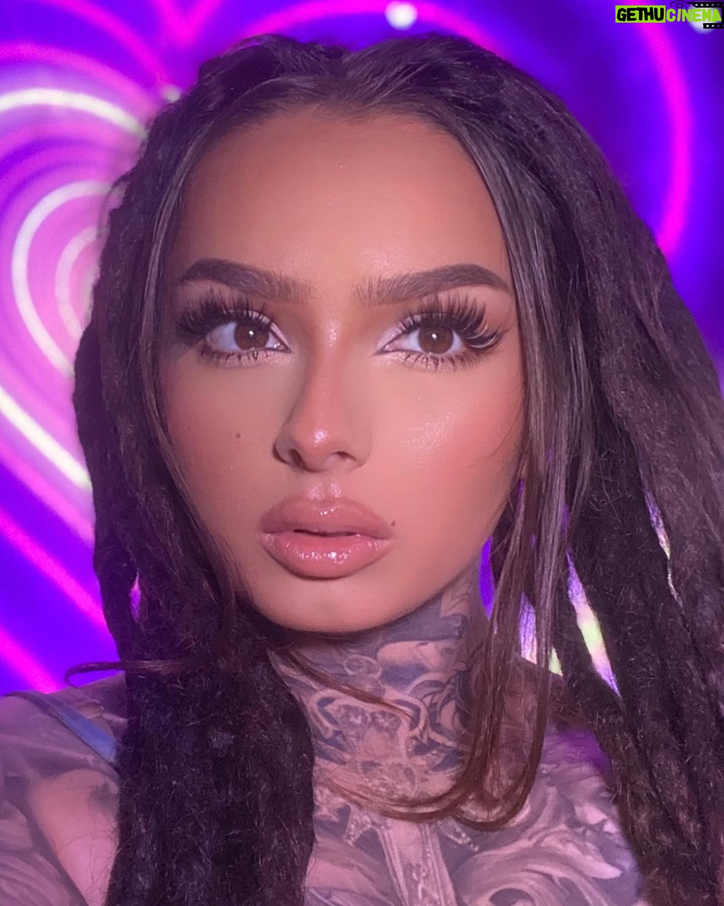 Zhavia Ward Instagram - A whole lot of selfies 💟💟💟💗