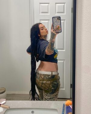 Zhavia Instagram - Pre-save link in bio 💸💸💸🪽💙💙💙💙💙