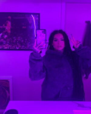 Zhavia Instagram - A bunch of selfies and pics I never posted 🤷🏻‍♀️🤷🏻‍♀️💜☔️⭐️